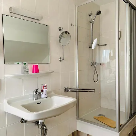 Zum Hobel فندق 2*