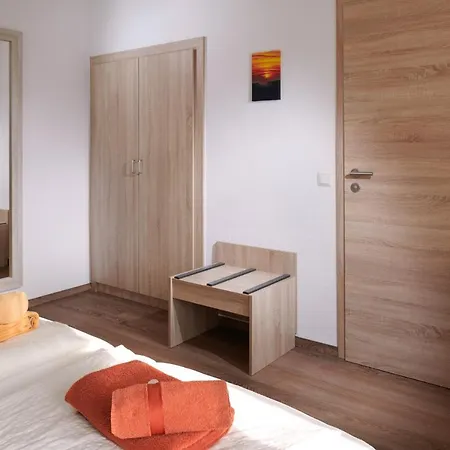 Zum Hobel فندق 2*